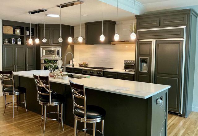 416 W College Street, Grapevine, TX 76051