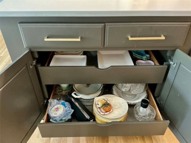 416 W College Street, Grapevine, TX 76051