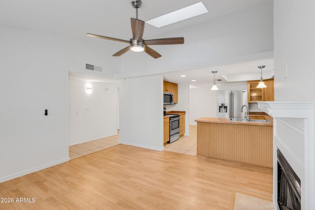 2020 W UNION HILLS Drive 118, Phoenix, AZ 85027