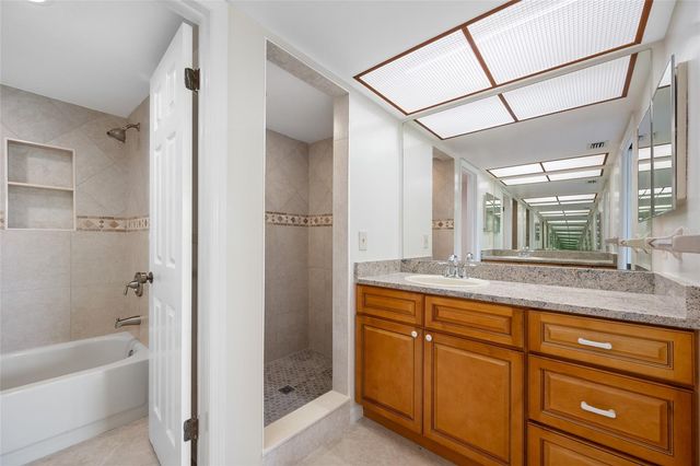 2467 KINGFISHER LANE 101H, Clearwater, FL 33762