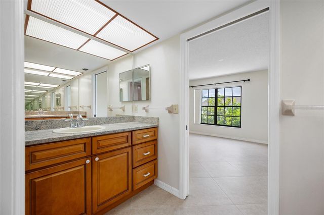 2467 KINGFISHER LANE 101H, Clearwater, FL 33762