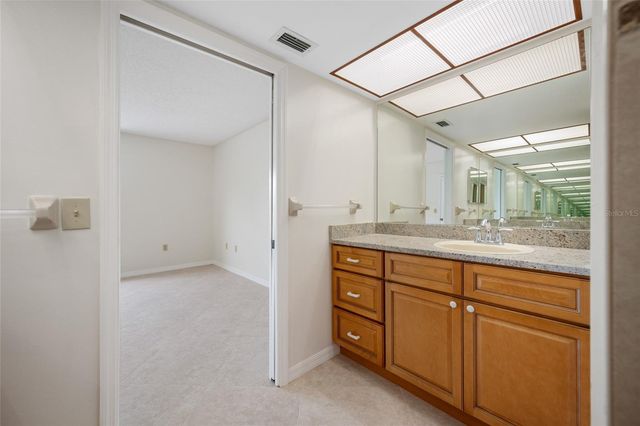 2467 KINGFISHER LANE 101H, Clearwater, FL 33762