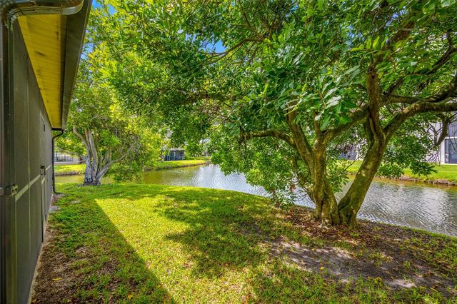2467 KINGFISHER LANE 101H, Clearwater, FL 33762