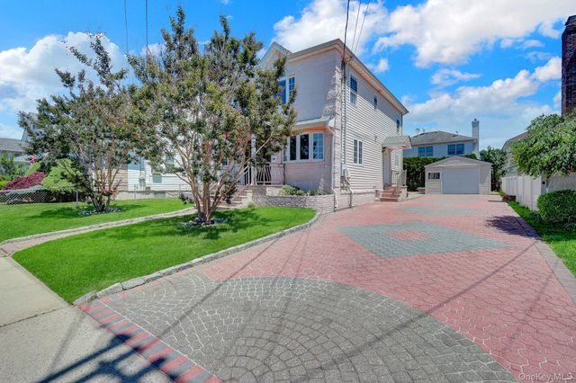 32 3rd Avenue, New Hyde Park, NY 11040