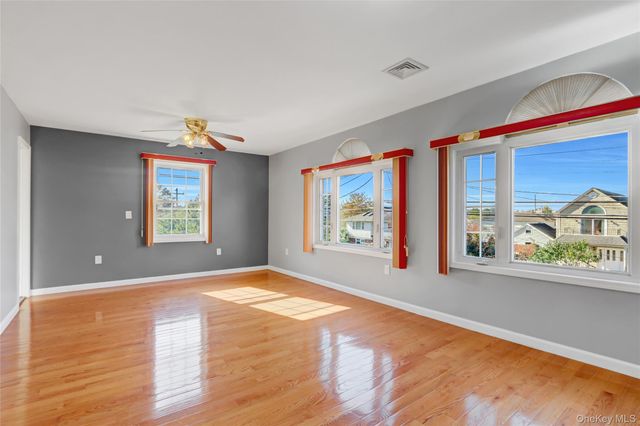 32 3rd Avenue, New Hyde Park, NY 11040