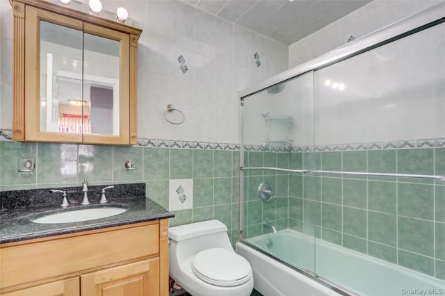 32 3rd Avenue, New Hyde Park, NY 11040