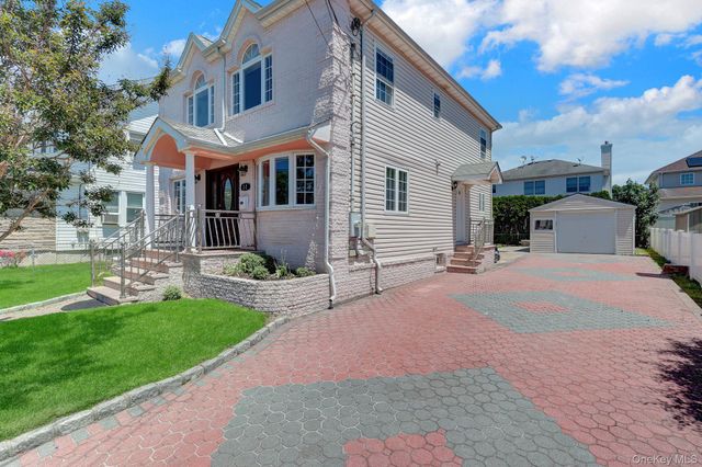 32 3rd Avenue, New Hyde Park, NY 11040
