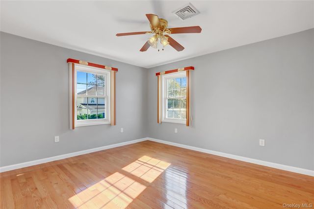 32 3rd Avenue, New Hyde Park, NY 11040