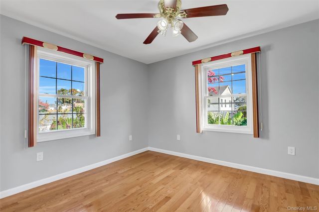32 3rd Avenue, New Hyde Park, NY 11040