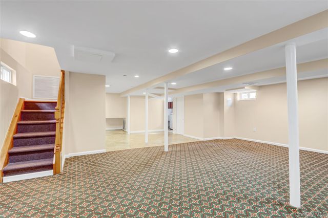 32 3rd Avenue, New Hyde Park, NY 11040