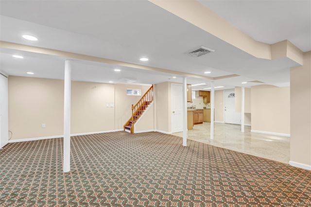 32 3rd Avenue, New Hyde Park, NY 11040