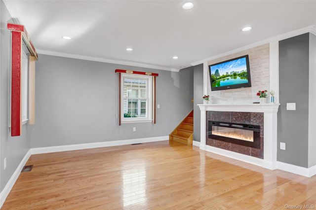 32 3rd Avenue, New Hyde Park, NY 11040