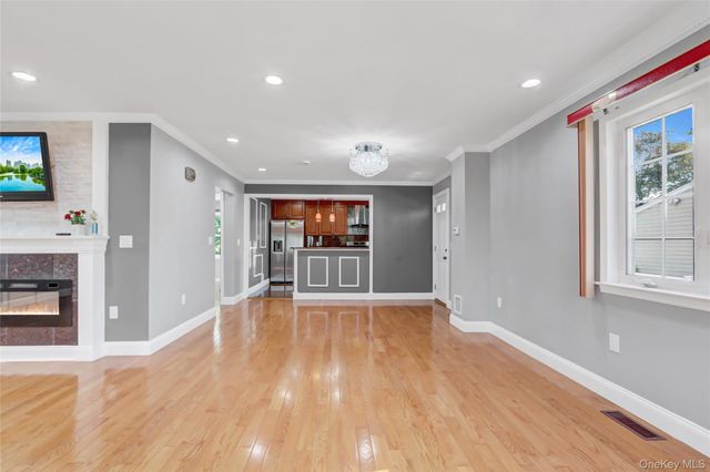 32 3rd Avenue, New Hyde Park, NY 11040