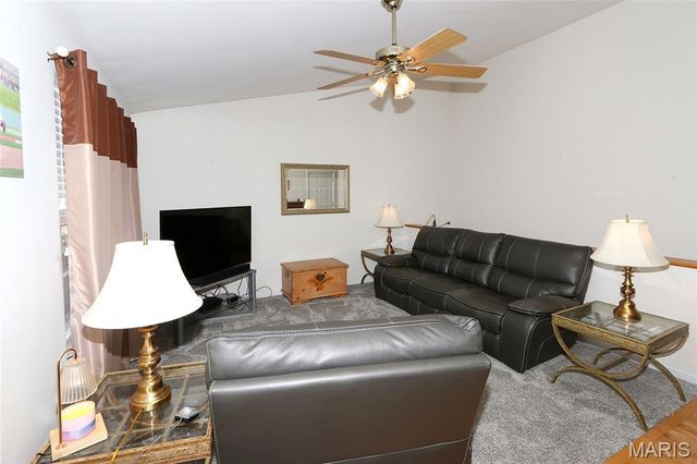 1289 Summergate Parkway 2B, St Peters, MO 63303