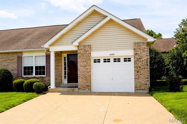 1289 Summergate Parkway 2B, St Peters, MO 63303