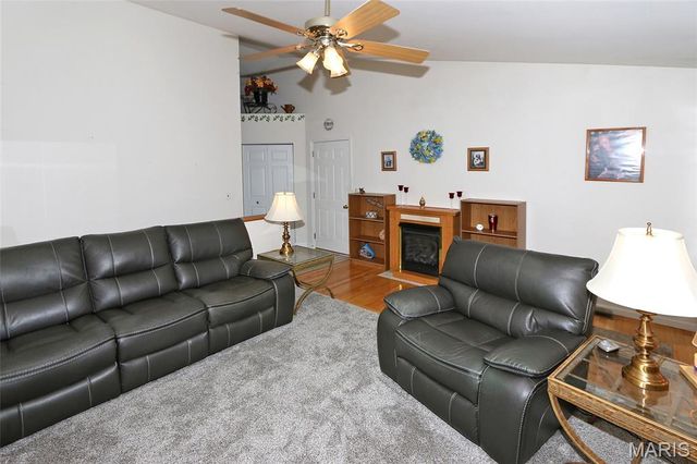 1289 Summergate Parkway 2B, St Peters, MO 63303