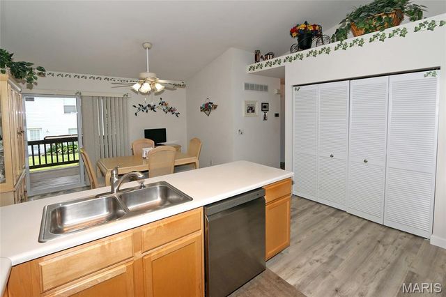 1289 Summergate Parkway 2B, St Peters, MO 63303