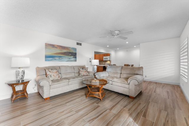 421 Pine Glen Lane A2, Greenacres, FL 33463