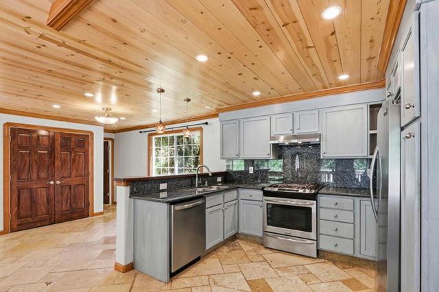 21568 Alma Court, Los Gatos, CA 95033