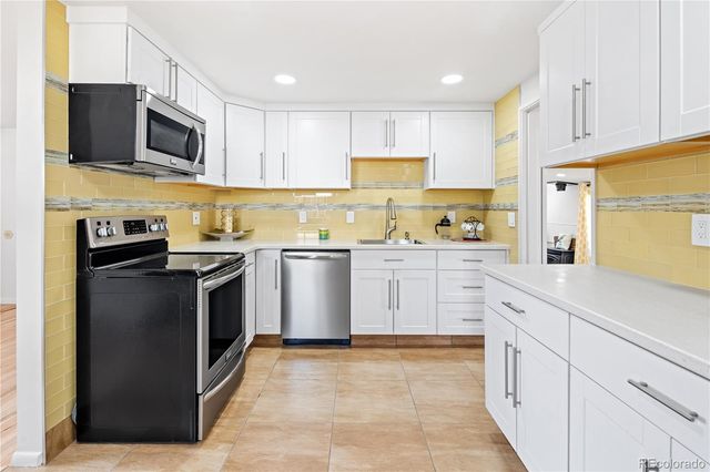 5325 W 5th Avenue, Lakewood, CO 80226