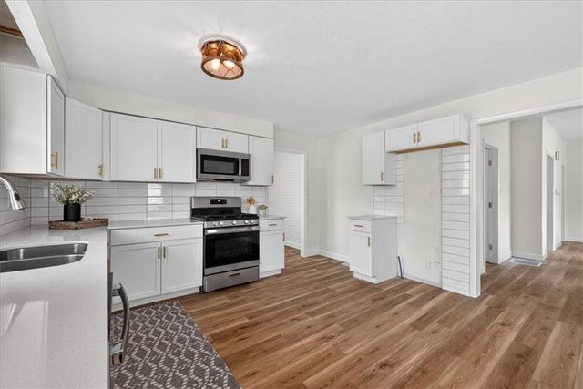 506 E 1st Street, Tonganoxie, KS 66086