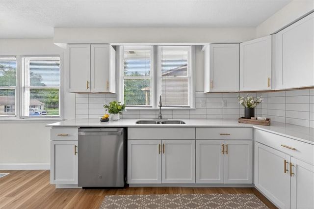 506 E 1st Street, Tonganoxie, KS 66086