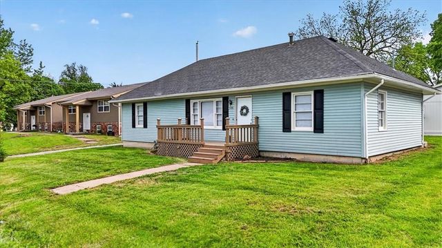 506 E 1st Street, Tonganoxie, KS 66086
