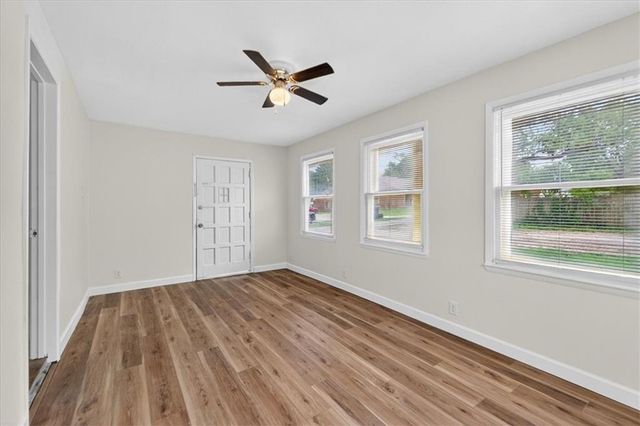 506 E 1st Street, Tonganoxie, KS 66086