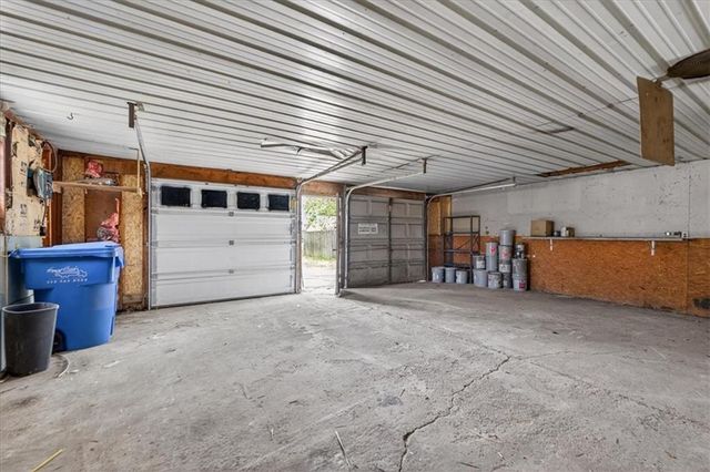 506 E 1st Street, Tonganoxie, KS 66086