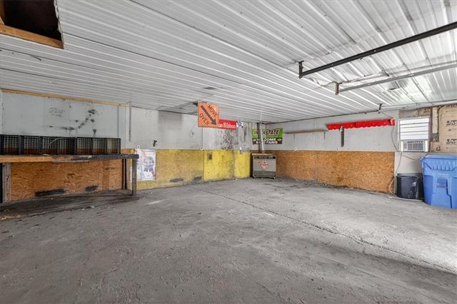 506 E 1st Street, Tonganoxie, KS 66086