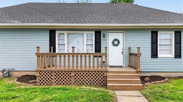506 E 1st Street, Tonganoxie, KS 66086