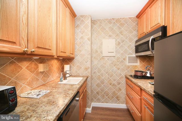 210 LOCUST ST #21E, Philadelphia, PA 19106