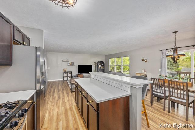 2132 Hollyhock, Belmont, MI 49306