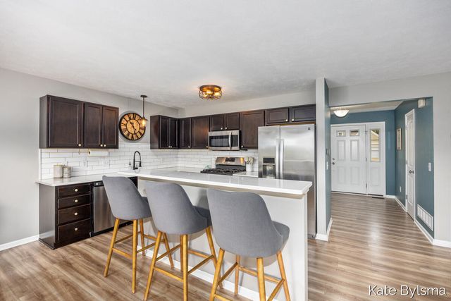 2132 Hollyhock, Belmont, MI 49306