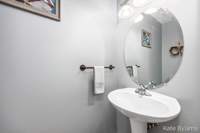 2132 Hollyhock, Belmont, MI 49306