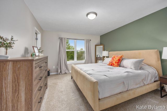2132 Hollyhock, Belmont, MI 49306