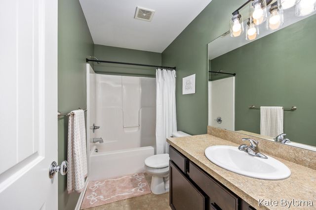 2132 Hollyhock, Belmont, MI 49306