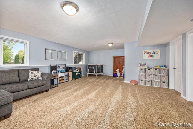 2132 Hollyhock, Belmont, MI 49306