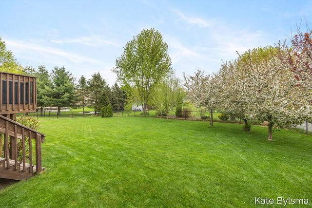 2132 Hollyhock, Belmont, MI 49306