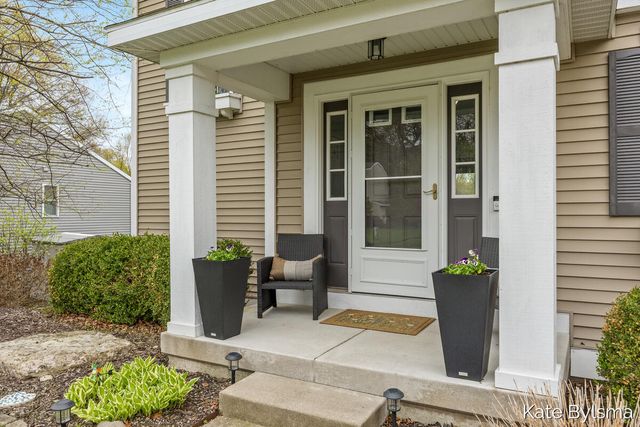2132 Hollyhock, Belmont, MI 49306