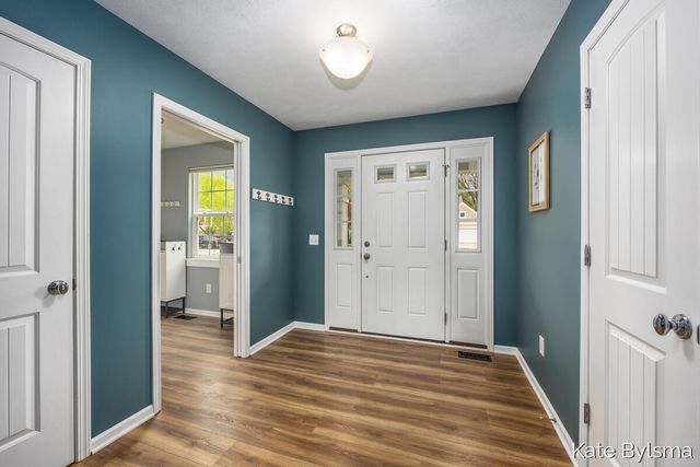 2132 Hollyhock, Belmont, MI 49306