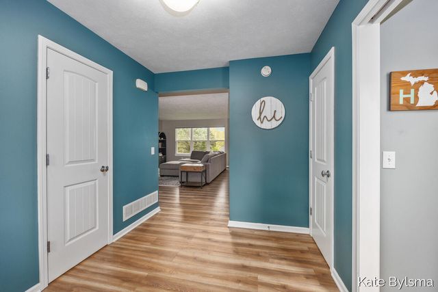 2132 Hollyhock, Belmont, MI 49306