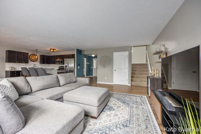 2132 Hollyhock, Belmont, MI 49306