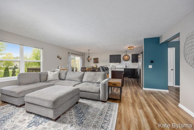 2132 Hollyhock, Belmont, MI 49306