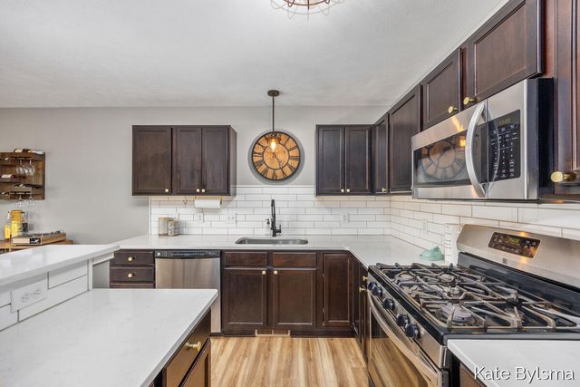2132 Hollyhock, Belmont, MI 49306
