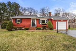34 Betten Ct, Franklin, MA 02038