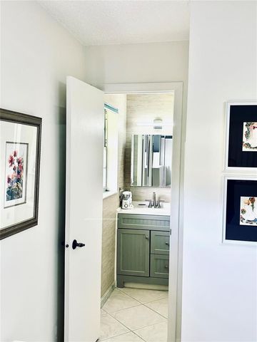 850 Meadowlark Lane, Delray Beach, FL 33445