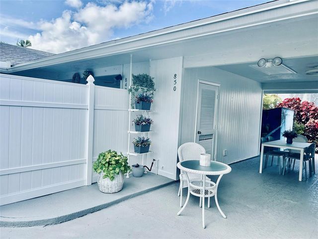 850 Meadowlark Lane, Delray Beach, FL 33445