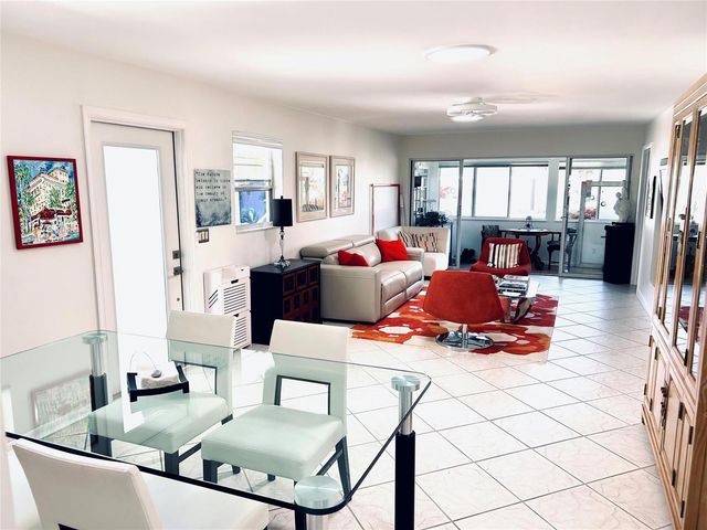 850 Meadowlark Lane, Delray Beach, FL 33445