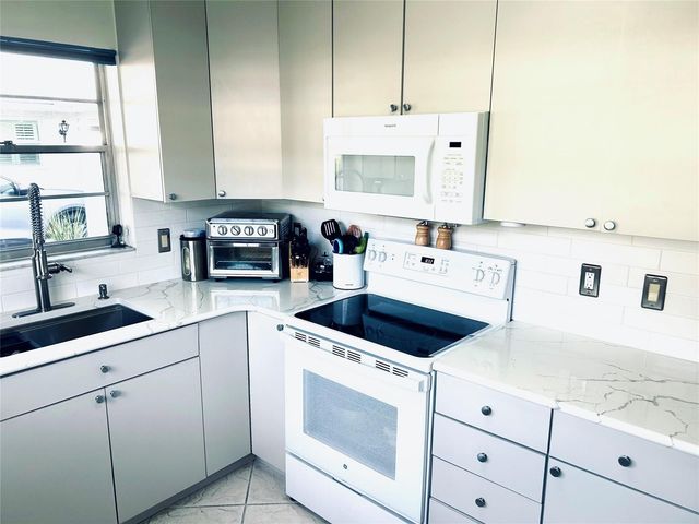 850 Meadowlark Lane, Delray Beach, FL 33445